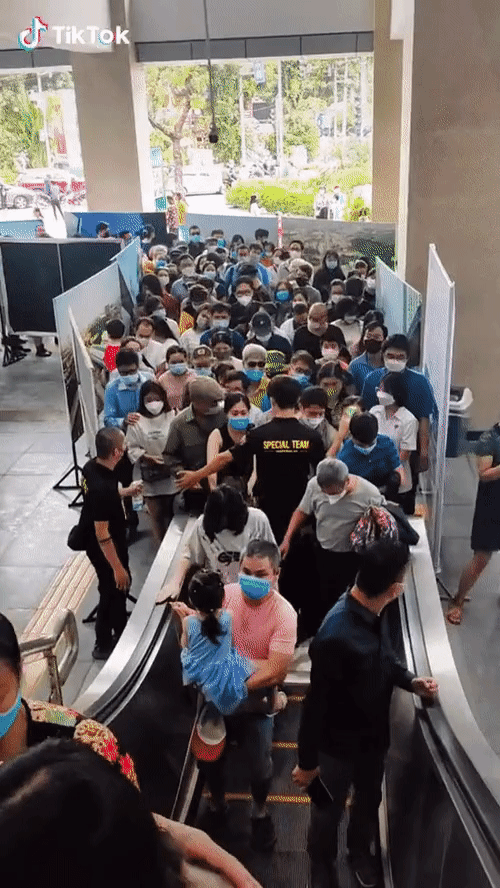 Hàng nghìn người Hà Nội chen chúc đi tàu Cát Linh - Hà Đông: Metro Hà Nội và các chuyên gia nói gì?-1