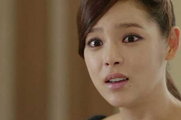 Đi làm về, tôi đơ người thấy vợ quỳ khóc xin bố mẹ chồng tha thứ, hỏi lý do thì không ai chịu nói cho tới ngày nghe được lời hàng xóm-2