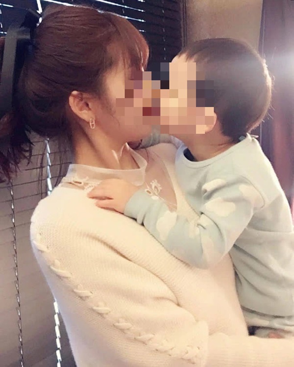 Hot mom sexy nhất xứ Hàn khoe hình tắm nude, hôn môi với con trai khiến cộng đồng mạng nổ ra tranh cãi-6