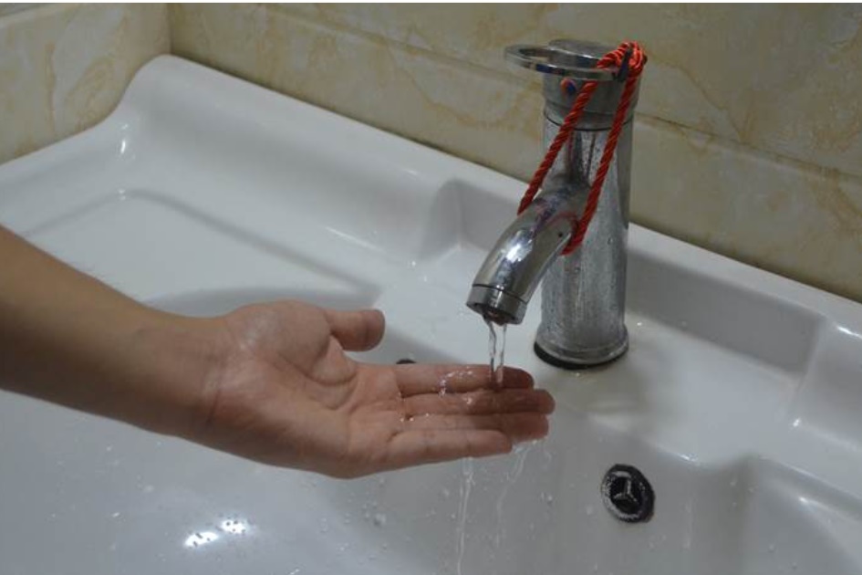 Đặt quai túi giấy bỏ đi trong phòng tắm, có thể tiết kiệm một khoản tiền mỗi năm, rất thiết thực cho mọi gia đình-3