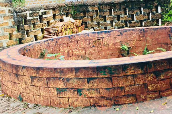 Giếng cổ Đường Lâm bị tô trát, đoàn làm phim hài Tết phân trần-2