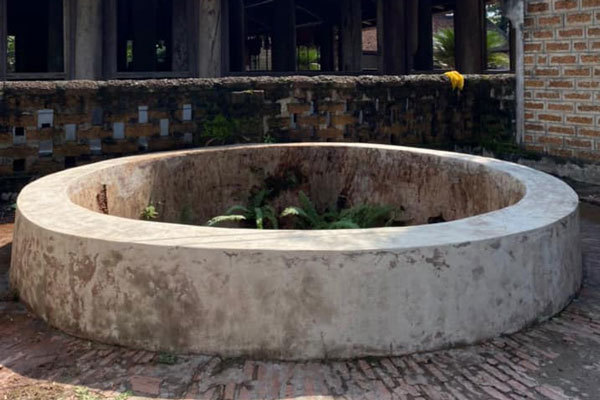 Giếng cổ Đường Lâm bị tô trát, đoàn làm phim hài Tết phân trần-1