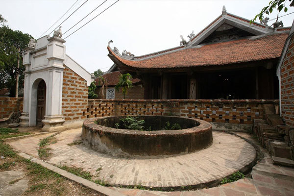 Giếng cổ Đường Lâm bị tô trát, đoàn làm phim hài Tết phân trần-3