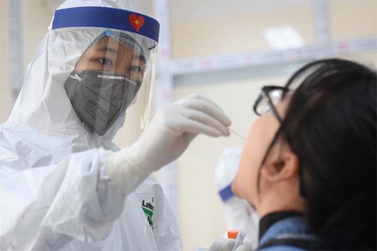 Cả nước ghi nhận thêm 7.988 ca COVID-19 tại 55 tỉnh, thành phố