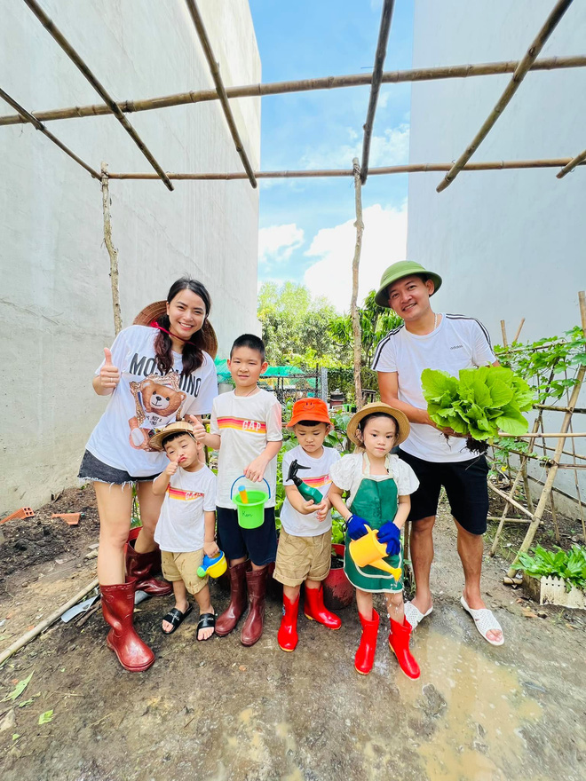 Sao nữ Vbiz từ chối được con riêng của chồng gọi là mẹ, bỏ mặc cảnh báo nguy cơ cao để sinh nhóc tỳ thứ 3-20