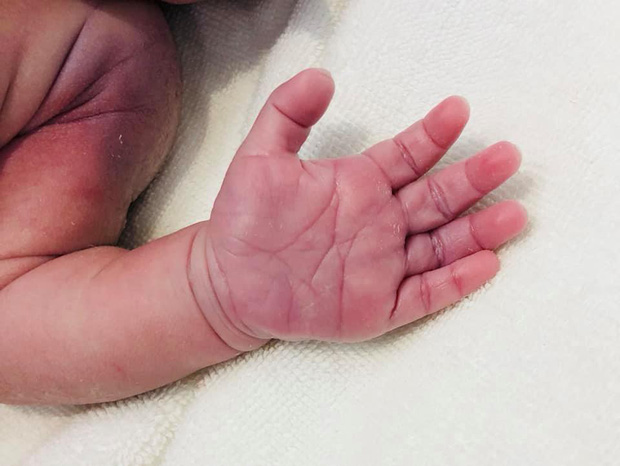 Sao nữ Vbiz từ chối được con riêng của chồng gọi là mẹ, bỏ mặc cảnh báo nguy cơ cao để sinh nhóc tỳ thứ 3-9