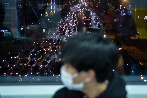 Đưa F0 đi cách ly, phong toả ngay trong đêm sau khi 1 phường ở Hà Nội phát hiện 24 ca Covid-19 cộng đồng-9