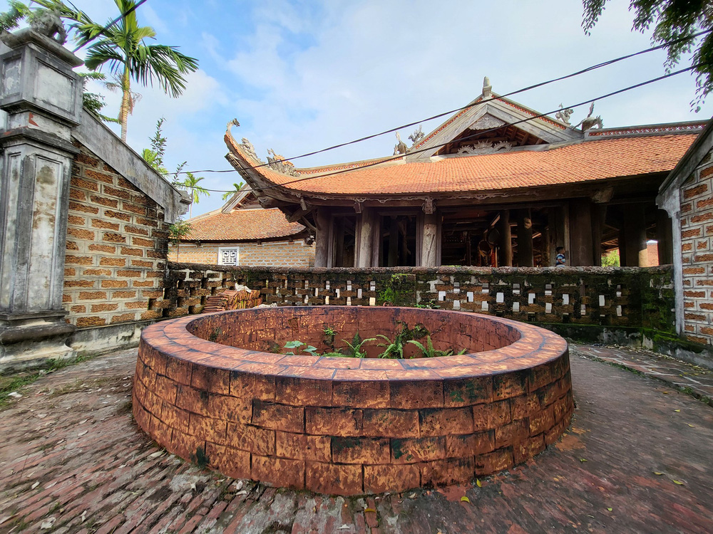 Người dân Đường Lâm: Có cô diễn viên mặc hở, nhảy lên sập giữa nhà cổ diễn cảnh nhạy cảm-2