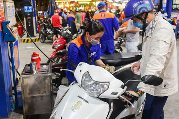 Giá xăng lại tăng cao từ chiều nay-2