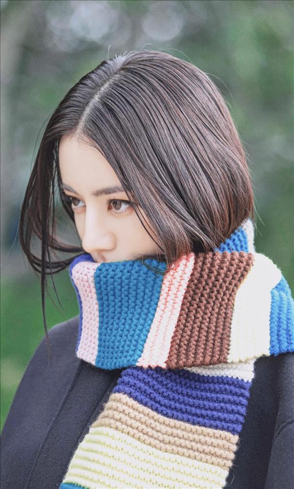 Địch Lệ Nhiệt Ba diện đồ mùa đông khoe da trắng muốt nhìn là mê-5