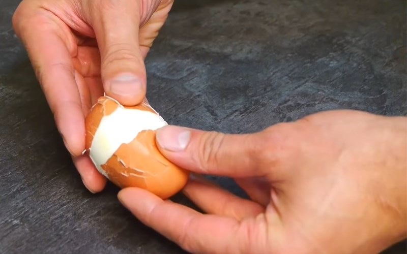 Luộc trứng rồi thêm lát chanh vào, ngạc nhiên vì điều kỳ diệu xảy ra-6