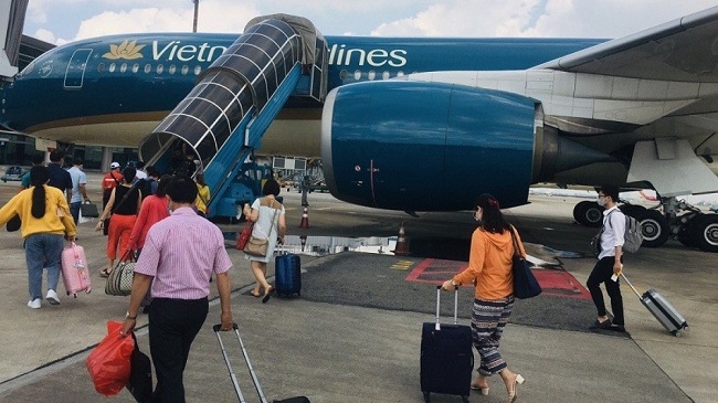 Giá vé máy bay chạm đáy 5 năm, chi phí đi máy bay rẻ hơn đi ô tô là có thật!-1