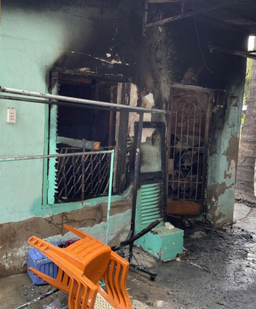 Ôm 6 di ảnh vợ con sau vụ cháy kinh hoàng, người đàn ông thủ thỉ: Tôi mơ thấy bà về!-5