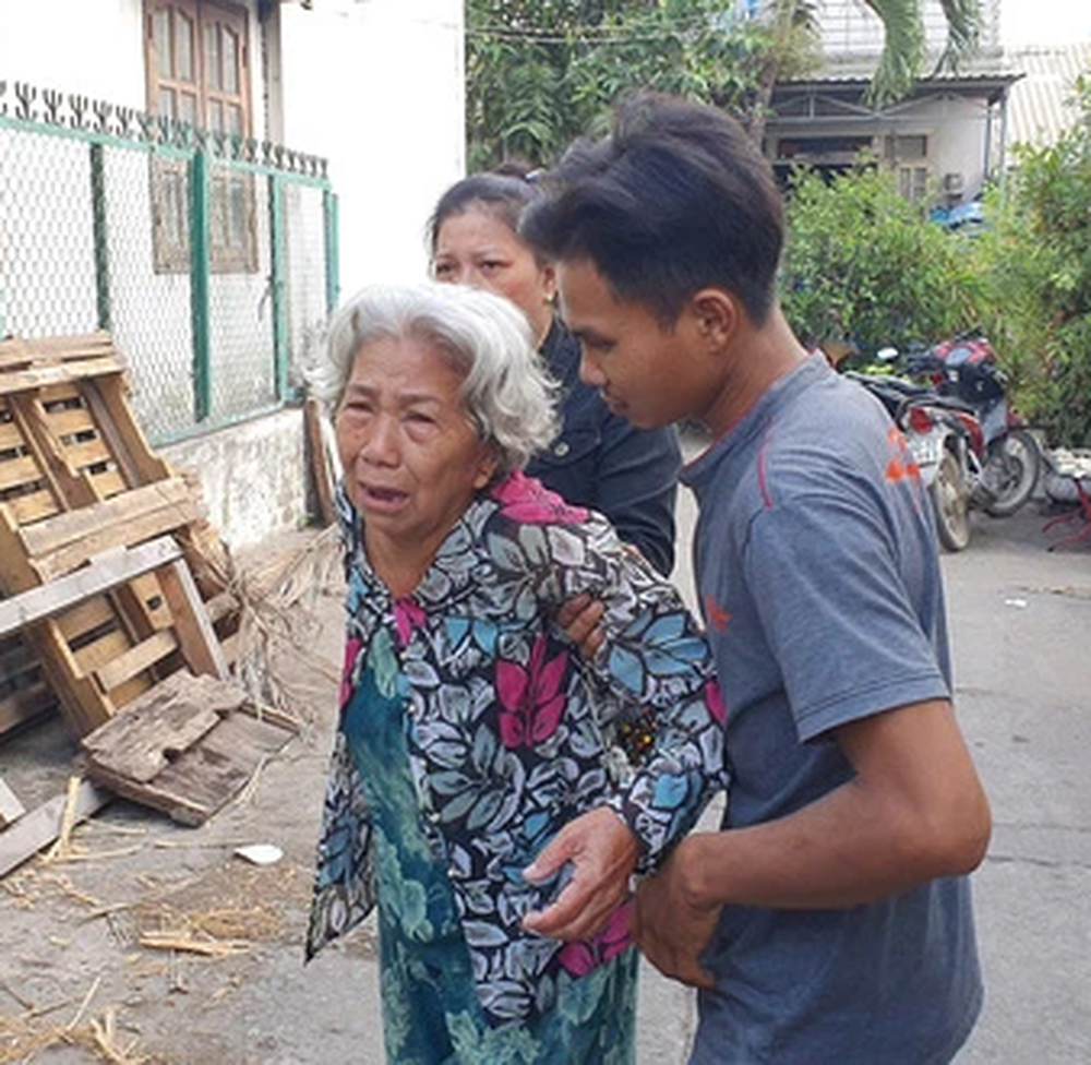 Ôm 6 di ảnh vợ con sau vụ cháy kinh hoàng, người đàn ông thủ thỉ: Tôi mơ thấy bà về!-6