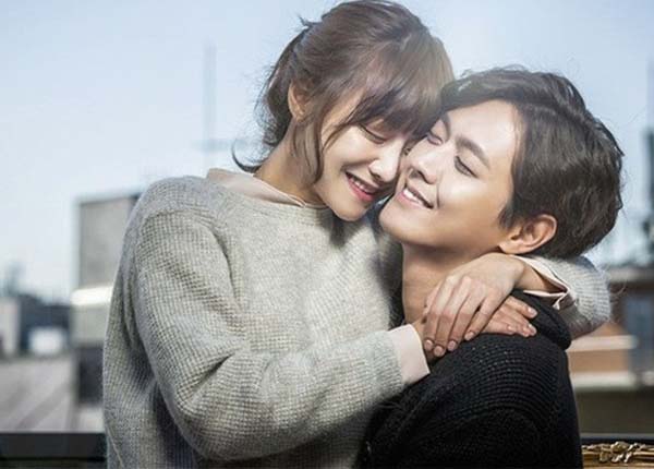 Trong ngày cưới, tôi phải mặc chiếc áo dài cũ kỹ của chị chồng, lúc trao nhẫn thì sững sờ với tiếng cười nham hiểm phía sau-1