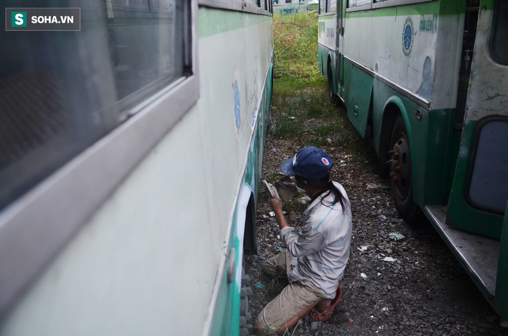 2 cha con sống trên xe buýt xuyên mùa dịch: Con cứ hỏi sao không về nhà là đau thắt lòng-7