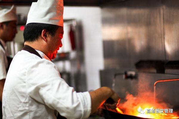 Đầu bếp 10 năm kinh nghiệm tiết lộ sai lầm khi nấu ăn độc khủng khiếp và gây ung thư, đáng tiếc nhiều bà nội trợ phạm phải-1