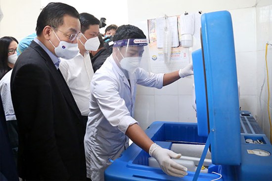 Chủ tịch UBND Thành phố Chu Ngọc Anh kiểm tra công tác phòng, chống dịch tại huyện Gia Lâm và quận Long Biên