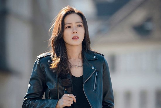 Cuộc sống của tôi đang yên ổn thì vợ cũ của chồng 