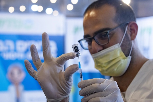 Hiệu lực của vaccine Covid-19 mũi thứ 3 kéo dài 9-10 tháng-2