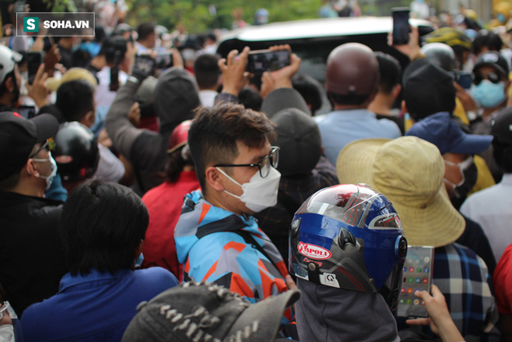 Tịnh thất Bồng Lai: Cả tuần qua, nhiều người còn leo hàng rào để livestream bên trong-2