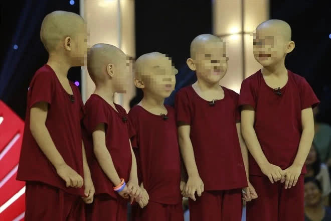 Tịnh thất Bồng Lai: Cả tuần qua, nhiều người còn leo hàng rào để livestream bên trong-3