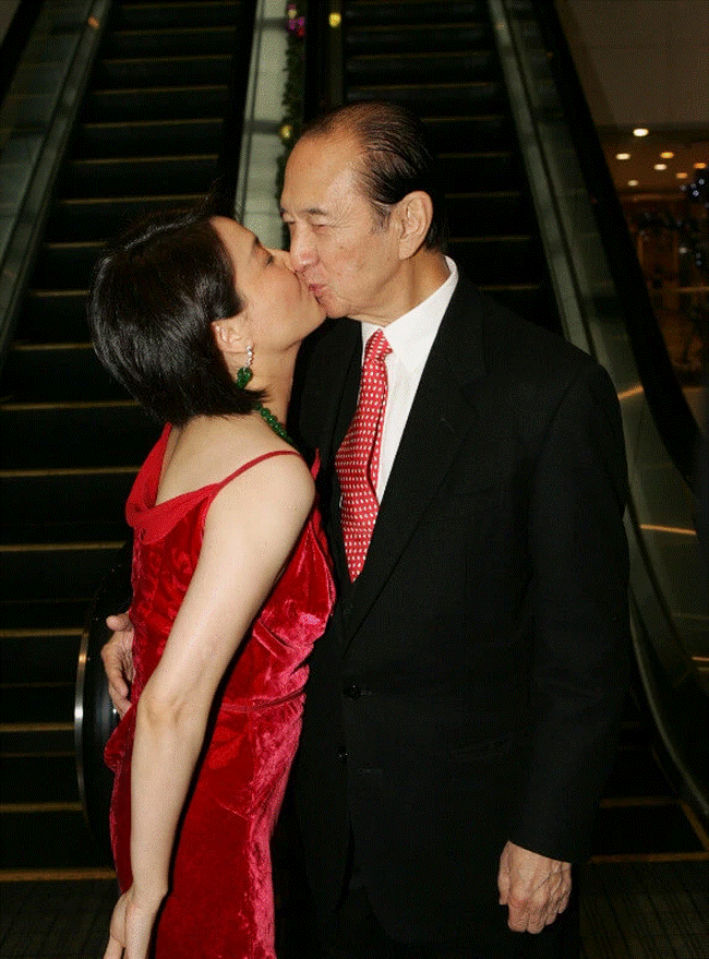 Làm vợ 4 trong gia tộc siêu giàu, nữ vũ công đổi đời&nbsp;vì lựa chọn cao tay và câu nói vả mặt bà 2 khi đối đầu-5