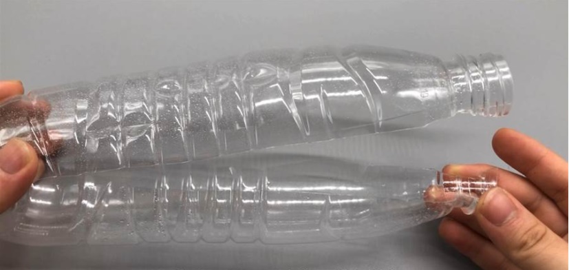 Cho khăn vào chai nhựa hóa ra có công dụng tuyệt vời, điều đơn giản nhưng có lẽ 90% mọi người không biết-3