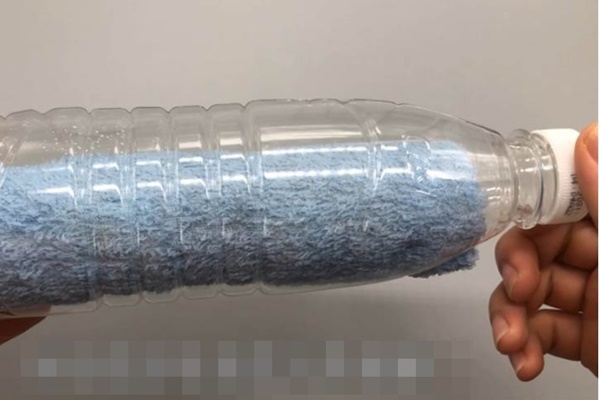 Có một công tắc ẩn trong máy giặt, nước bẩn sẽ chảy ra ngay khi nó được bật lên-5
