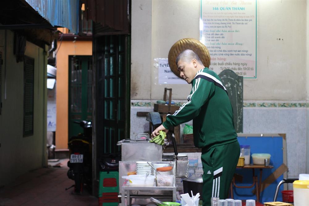 Quán chè nóng ba thế hệ, hơn 40 năm nổi tiếng khắp Hà thành-1