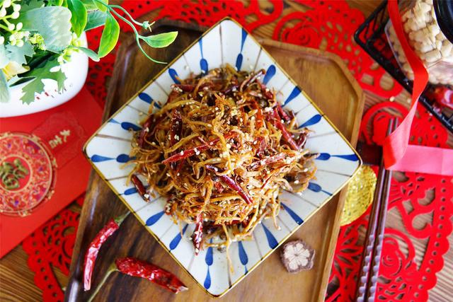 Trời lạnh có gà xé cay ăn vặt là số 1, chẳng cần lò nướng hay nồi chiên không dầu cũng làm được ngon ơ!-4