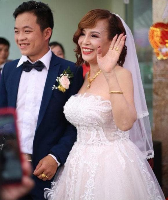 Cô dâu 62 tuổi - Thu Sao đăng ảnh cưới chưa từng công bố, so với hiện tại được khen trẻ hơn nhờ thay đổi góc con người-1