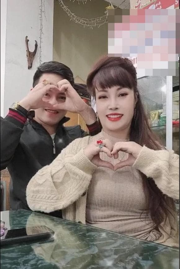 Cô dâu 62 tuổi - Thu Sao đăng ảnh cưới chưa từng công bố, so với hiện tại được khen trẻ hơn nhờ thay đổi góc con người-2