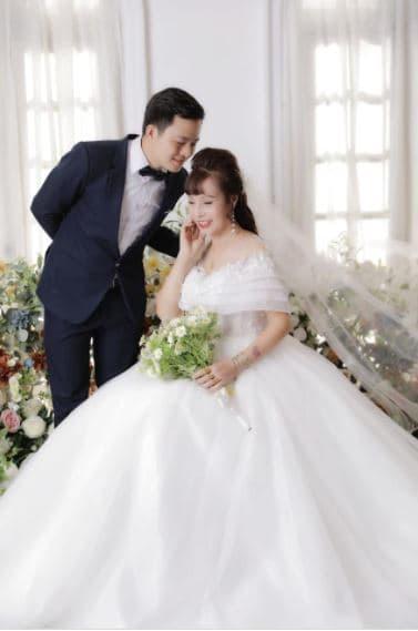 Cô dâu 62 tuổi - Thu Sao đăng ảnh cưới chưa từng công bố, so với hiện tại được khen trẻ hơn nhờ thay đổi góc con người-9