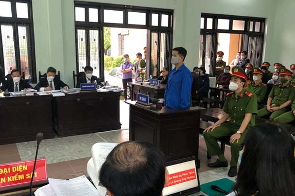 Vụ bác sĩ bị tố hiếp dâm đồng nghiệp ở Huế: Hủy bỏ tội danh hiếp dâm, tuyên 5 năm 2 tháng tù