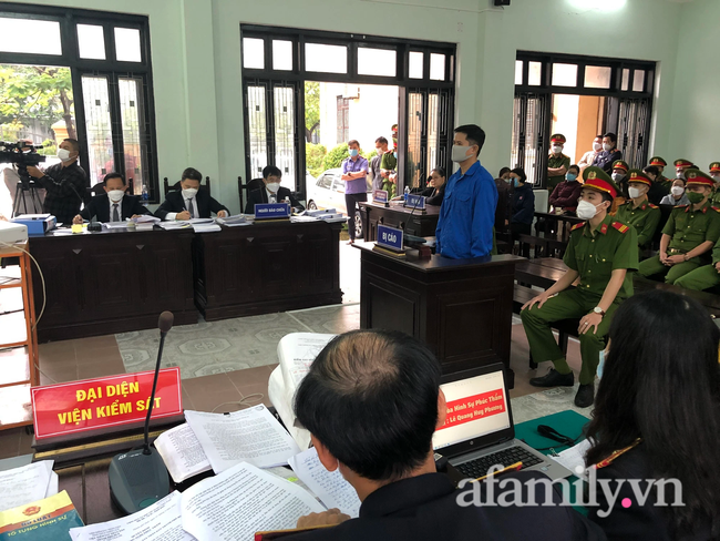 Vụ bác sĩ bị tố hiếp dâm đồng nghiệp ở Huế: Hủy bỏ tội danh hiếp dâm, tuyên 5 năm 2 tháng tù-1