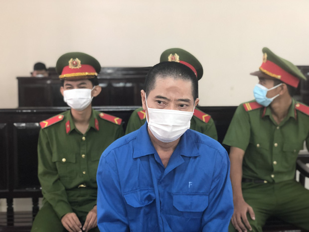 Bố mẹ khóc ngất tại phiên tòa xét xử gã hàng xóm hiếp dâm, sát hại con gái 5 tuổi: Tôi đau xót, mang theo ân hận đến suốt đời-1