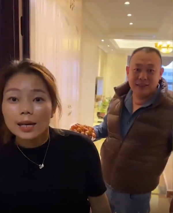 Con trai dẫn bạn gái về nhà: Phản ứng của bố mẹ khiến dân tình cũng phải thương cho cậu bạn-1