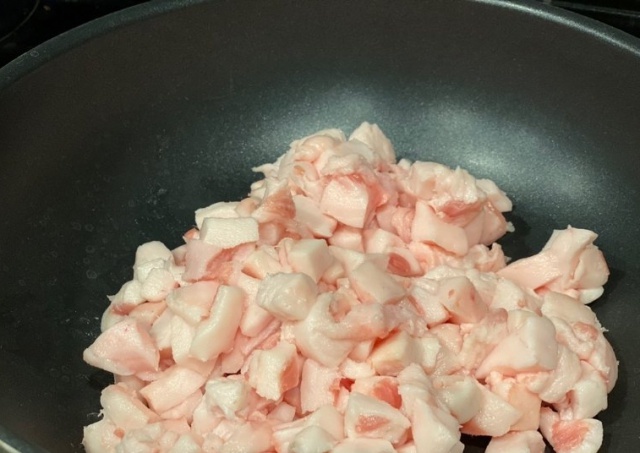 Rán mỡ lợn, nhiều người làm sai ngay bước đầu, đầu bếp mách cách nấu để cả năm không hôi-3