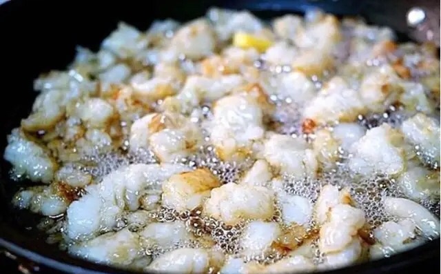 Rán mỡ lợn, nhiều người làm sai ngay bước đầu, đầu bếp mách cách nấu để cả năm không hôi-4