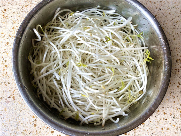 Xào giá đỗ để lửa to hay nhỏ, đầu bếp mách phải thế này giá mới không ra nhiều nước-3