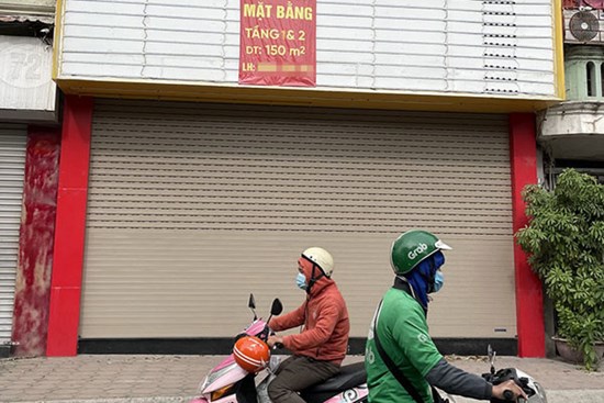 Chủ ép tăng tiền nhà, khách bực bỏ đi: Đôi bên cắn răng chịu thiệt trăm triệu
