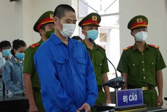 Gã hàng xóm ác độc nhận án tử, bố bé gái 5 tuổi khóc: 'Tôi là bố mà không bảo vệ được con'