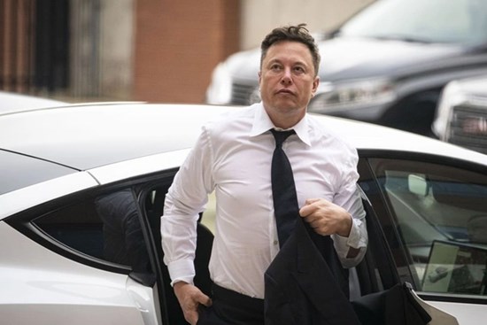 Có tài sản gần 300 tỷ USD, Elon Musk vẫn đi vay tiền