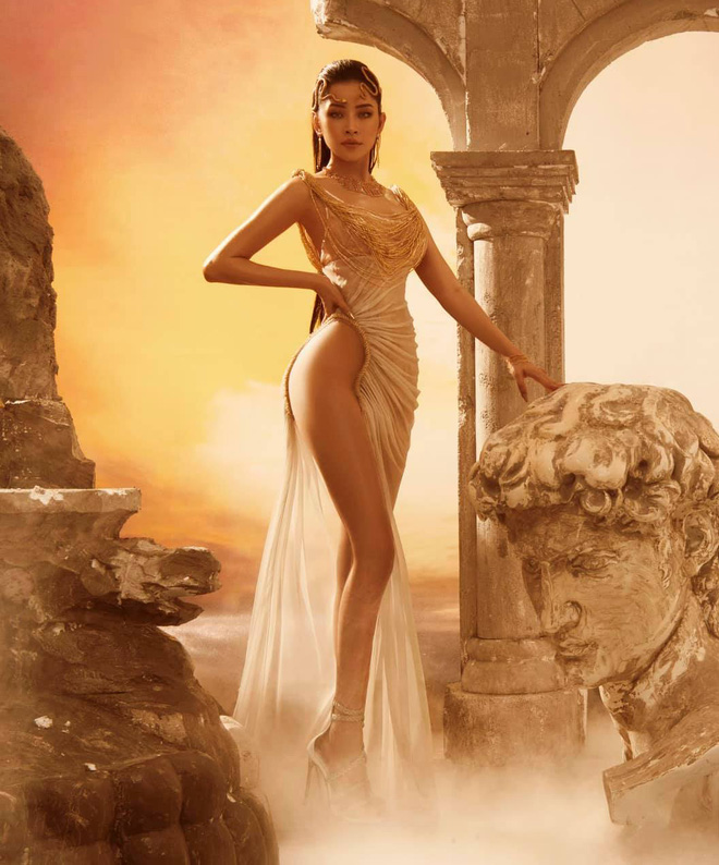 Có một nàng Hậu lại đâm đầu vào chiếc váy xẻ tanh bành ai cũng hãi nhưng công nhận khoe được chân dài-18