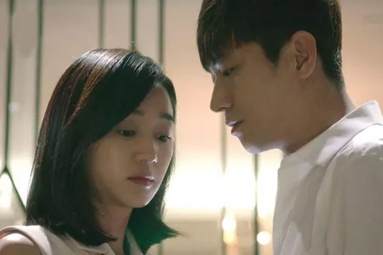 Tôi vừa thông báo tái hôn thì chồng cũ đột ngột hẹn gặp đưa cho 100 triệu và ép tôi phải nhận