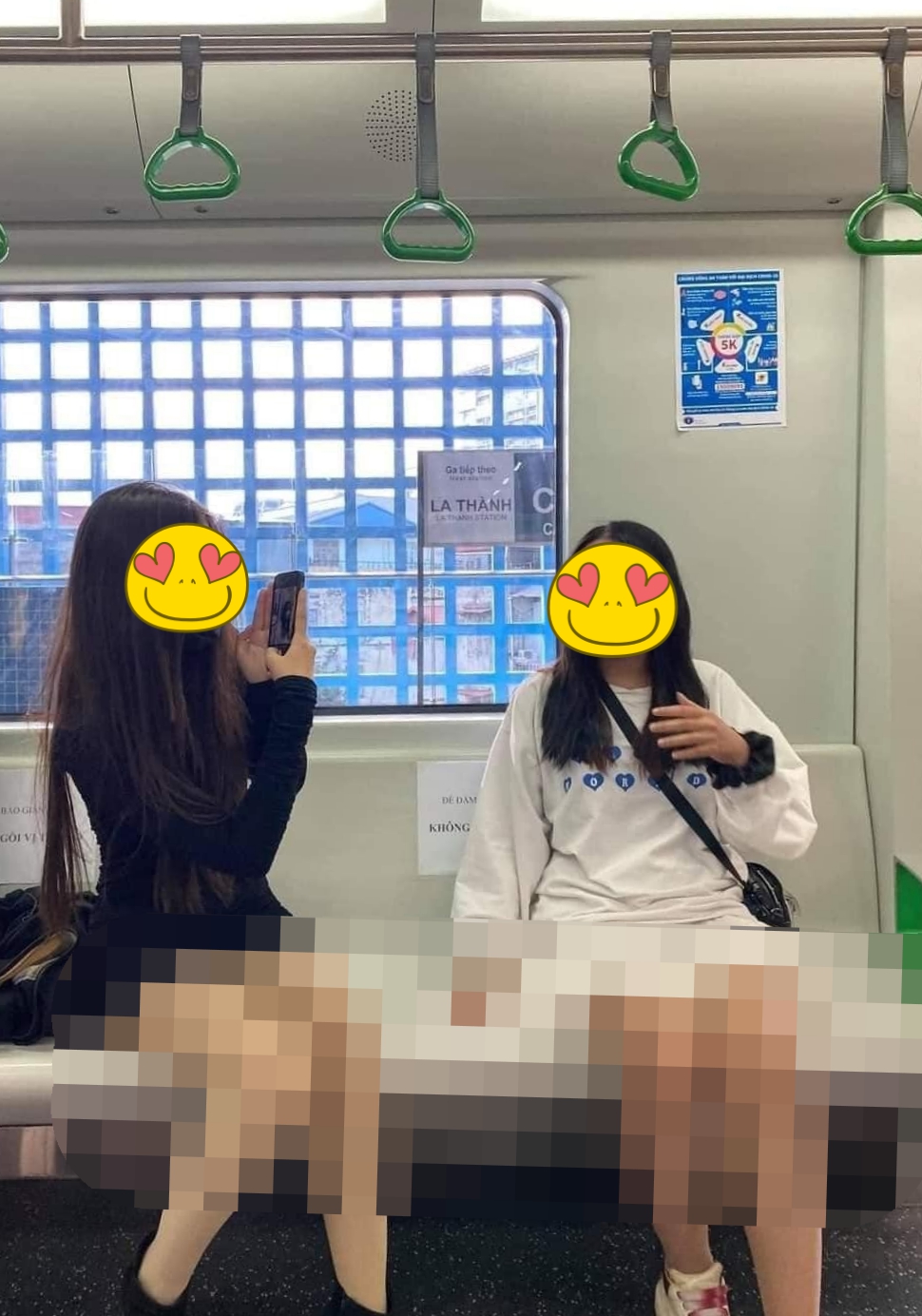 Người tung bức ảnh chụp lén nhạy cảm của 2 cô gái trên tàu Cát Linh - Hà Đông bị chỉ trích dữ dội-1
