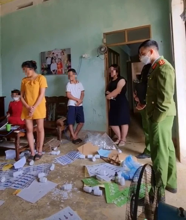 Xôn xao vụ bóc phốt mua cám gà đóng thành lọ thuốc giả lừa bán qua livestream: Danh tính nữ đại gia dược phẩm gây bất ngờ-4