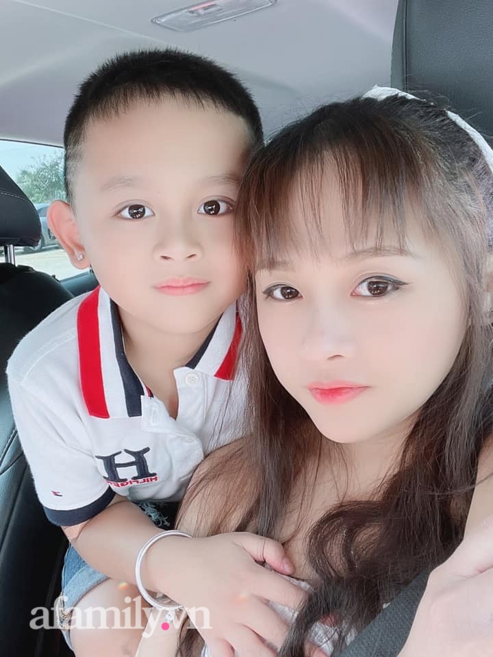 Nhìn qua bức ảnh tưởng 4 chị em nhưng sự thật phía sau khiến ai cũng giật mình-1