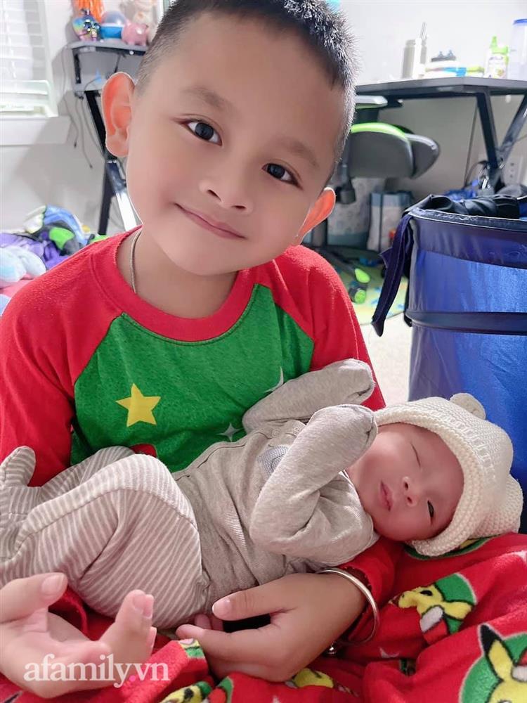 Nhìn qua bức ảnh tưởng 4 chị em nhưng sự thật phía sau khiến ai cũng giật mình-3